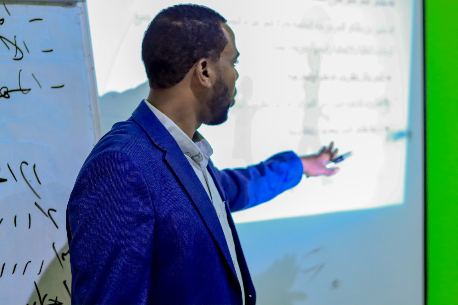 Sawirada Dawrada : Hababka Barbaarinta iyo Xanaanada Caruurta.